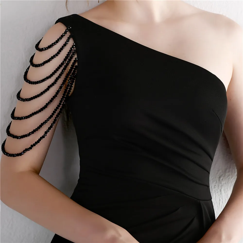 Vestido de Festa Longo com Ombro Assimétrico e Miçangas