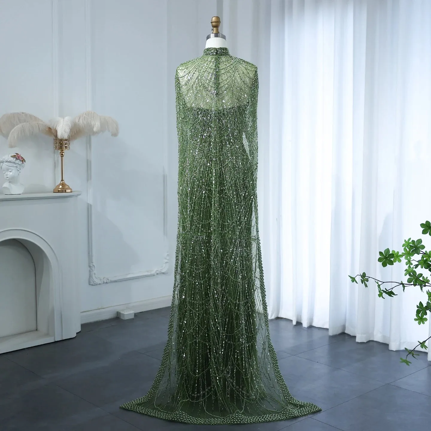 Vestido de Festa Luxuoso com Pérolas e Capa (Pronta Entrega)
