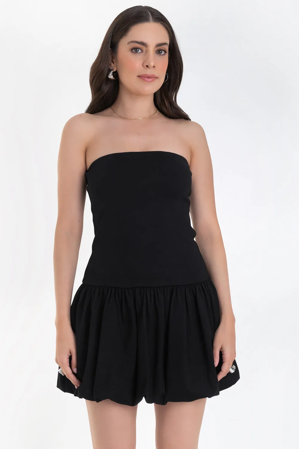 Vestido globo strapless de fit ajustado