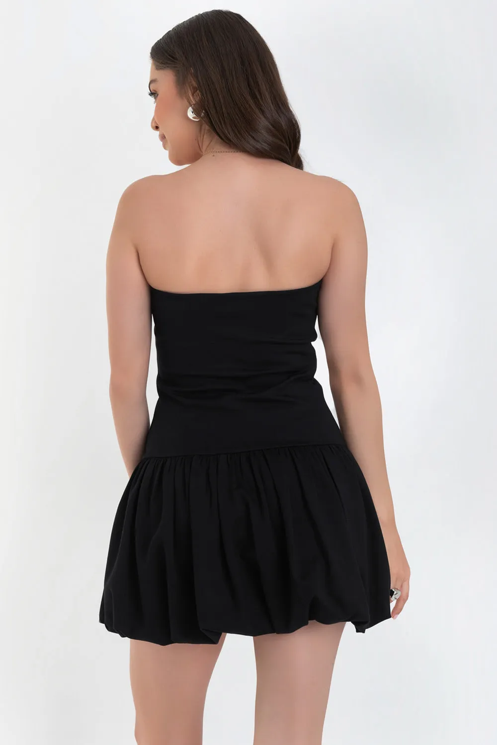 Vestido globo strapless de fit ajustado
