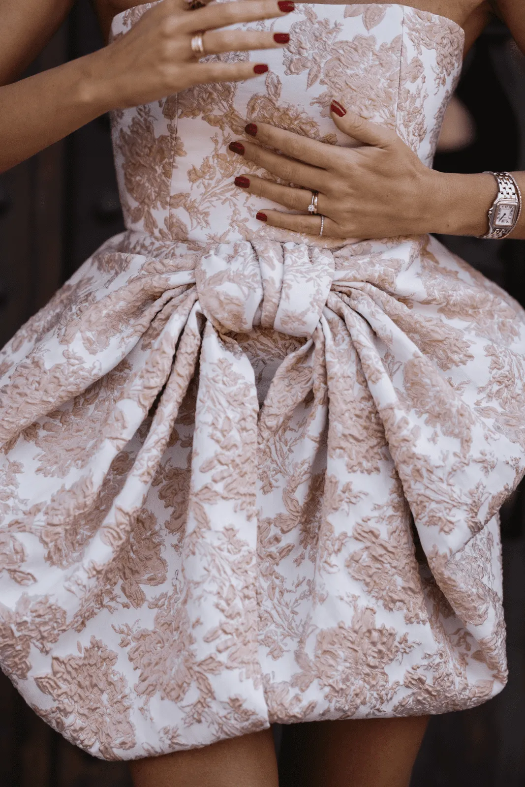 VESTIDO LAÇO JACQUARD FLORAL CAMEL
