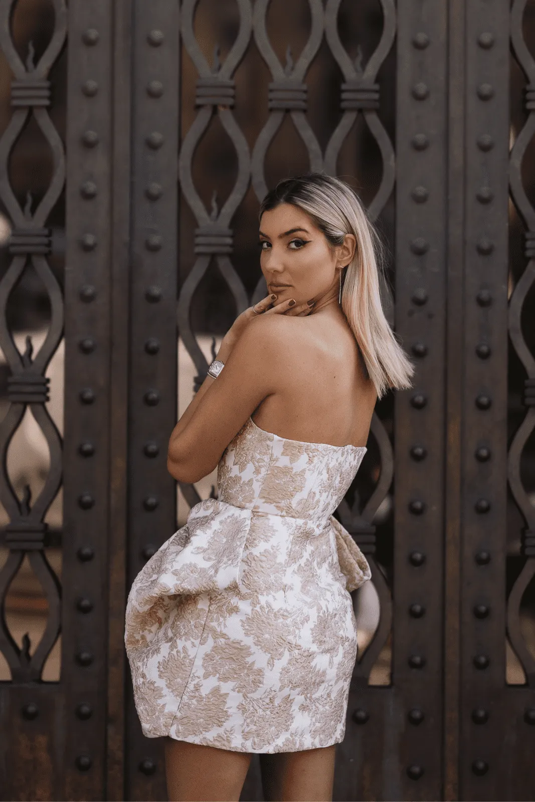 VESTIDO LAÇO JACQUARD FLORAL CAMEL