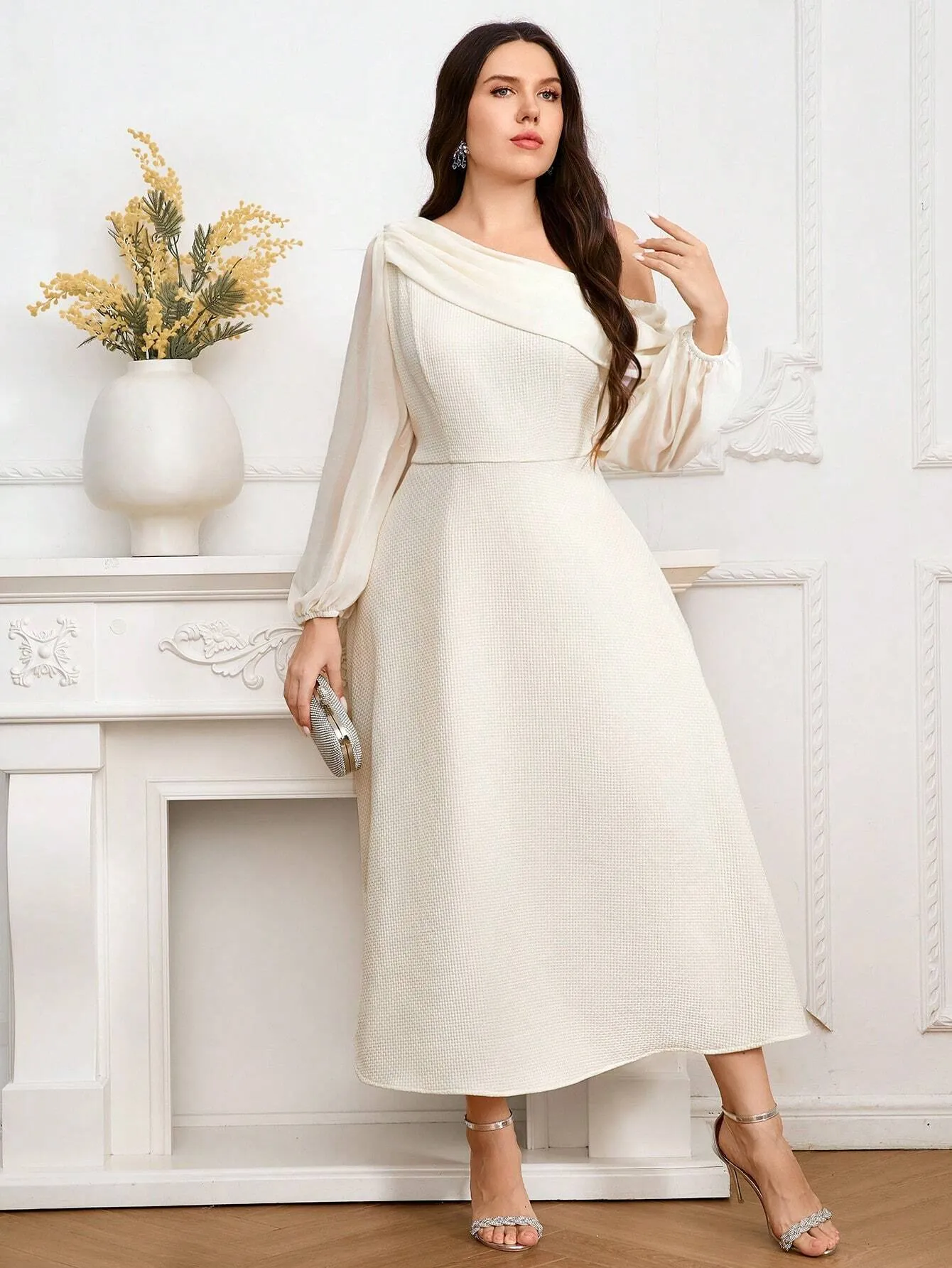 Vestido Logo Assimétrico Elegante - Noemi