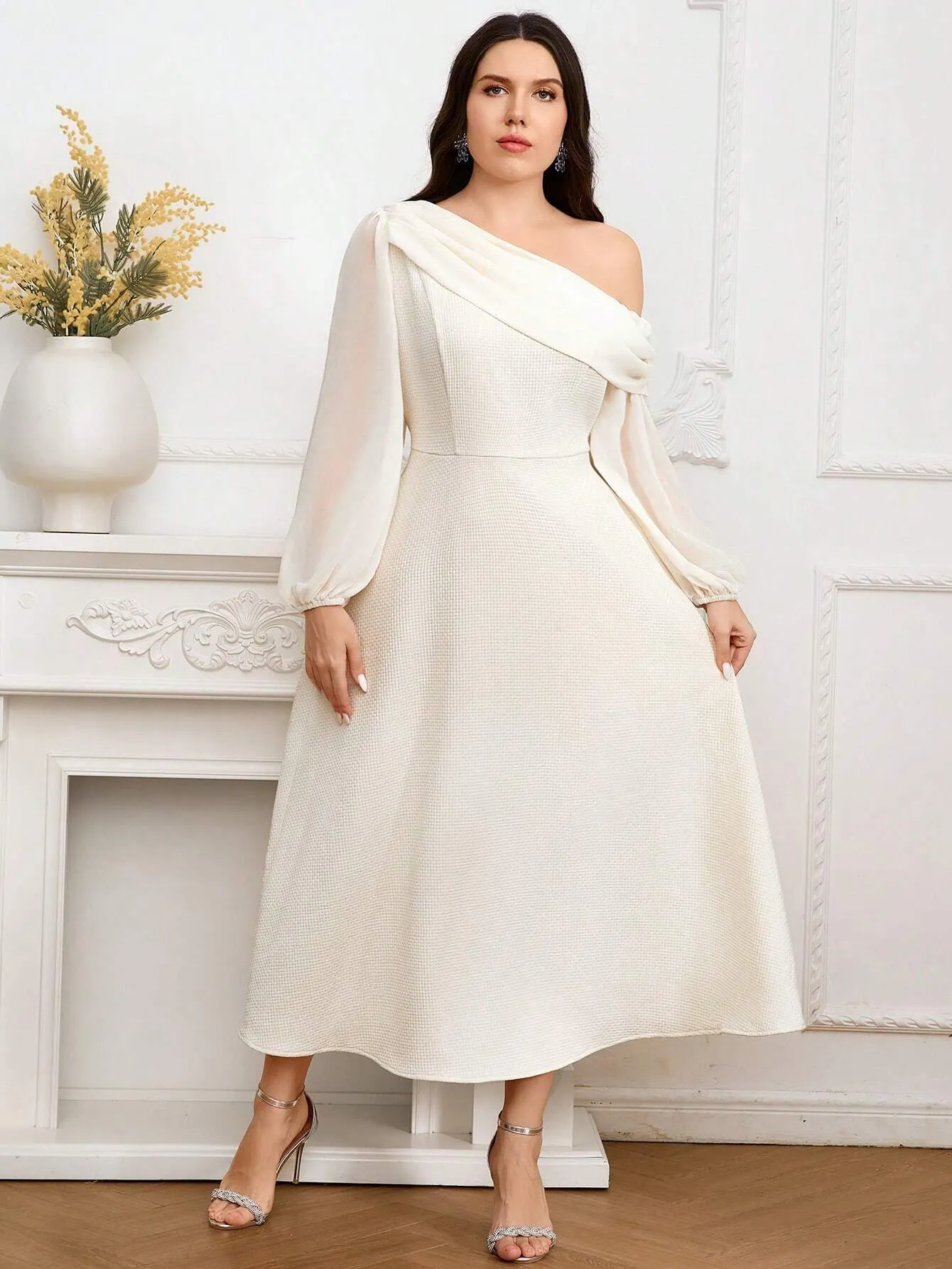 Vestido Logo Assimétrico Elegante - Noemi